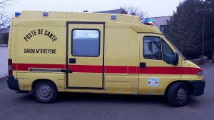Ambulance DAROU M'BETEYENE - Côté droit (2)
